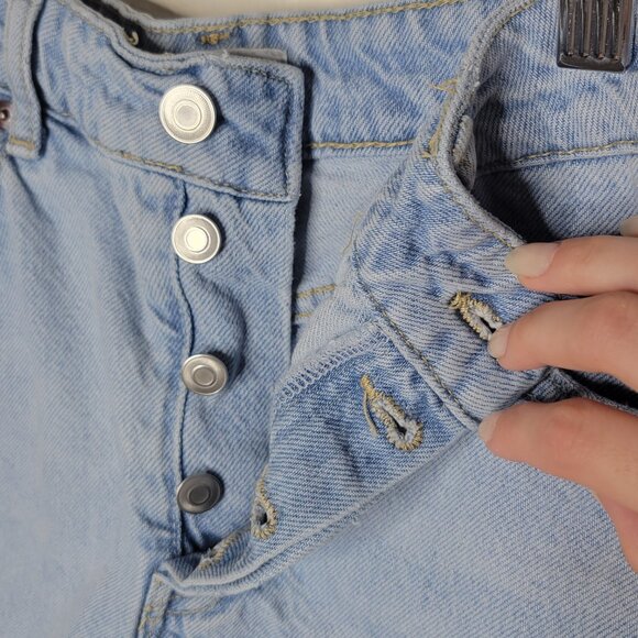 PICK 3 FOR $20 H&M Light Wash Blue Cut Off Denim High Rise Distress Shorts Sz 4 - Picture 2 of 7